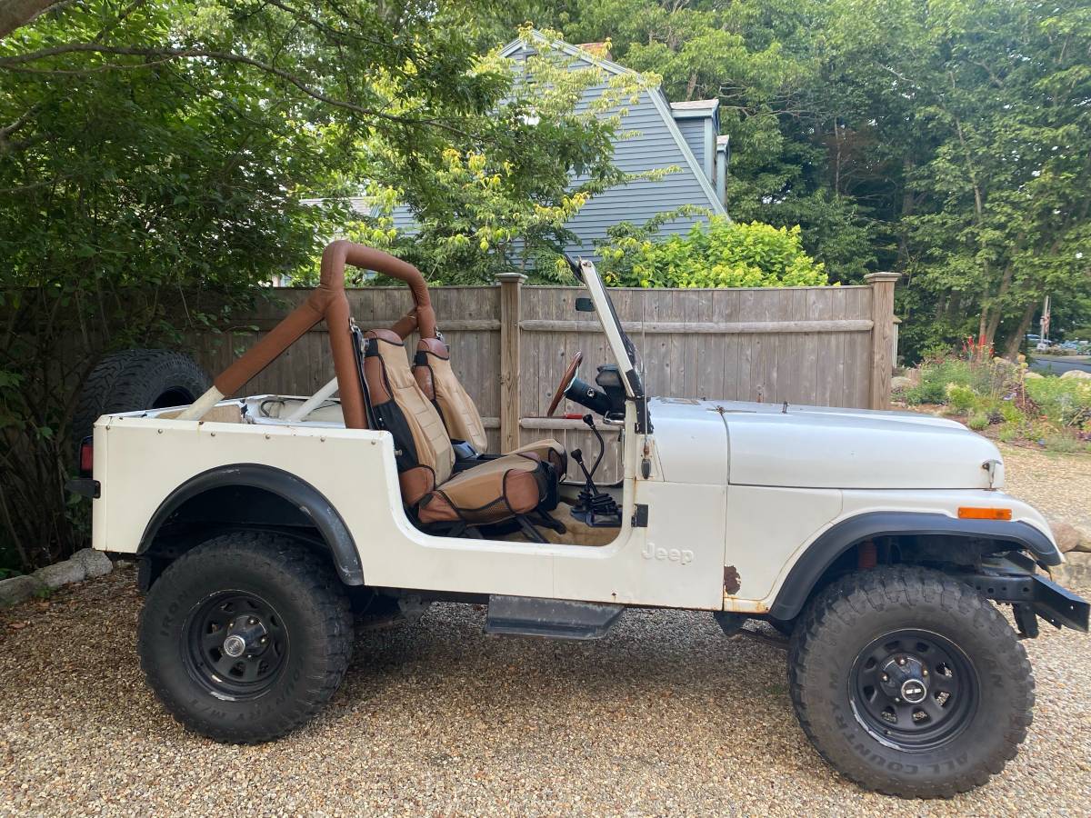 Jeep-Cj-7-1983-white