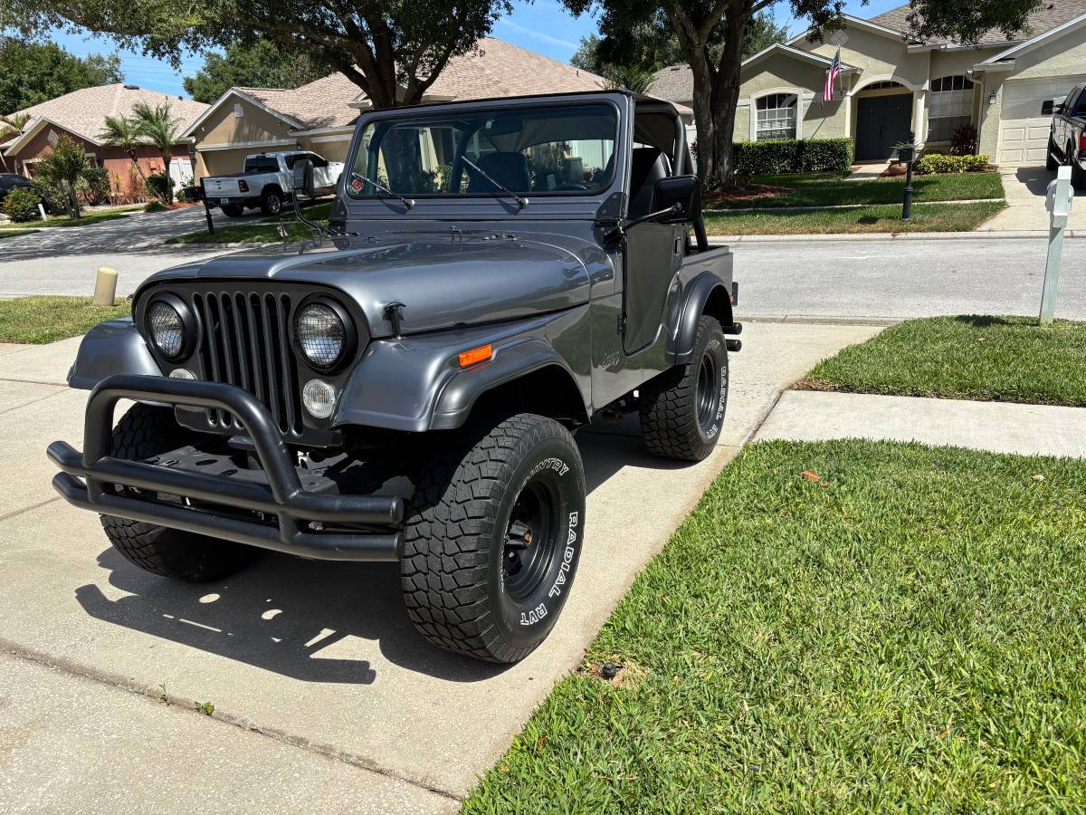 Jeep-Cj5-1979-grey