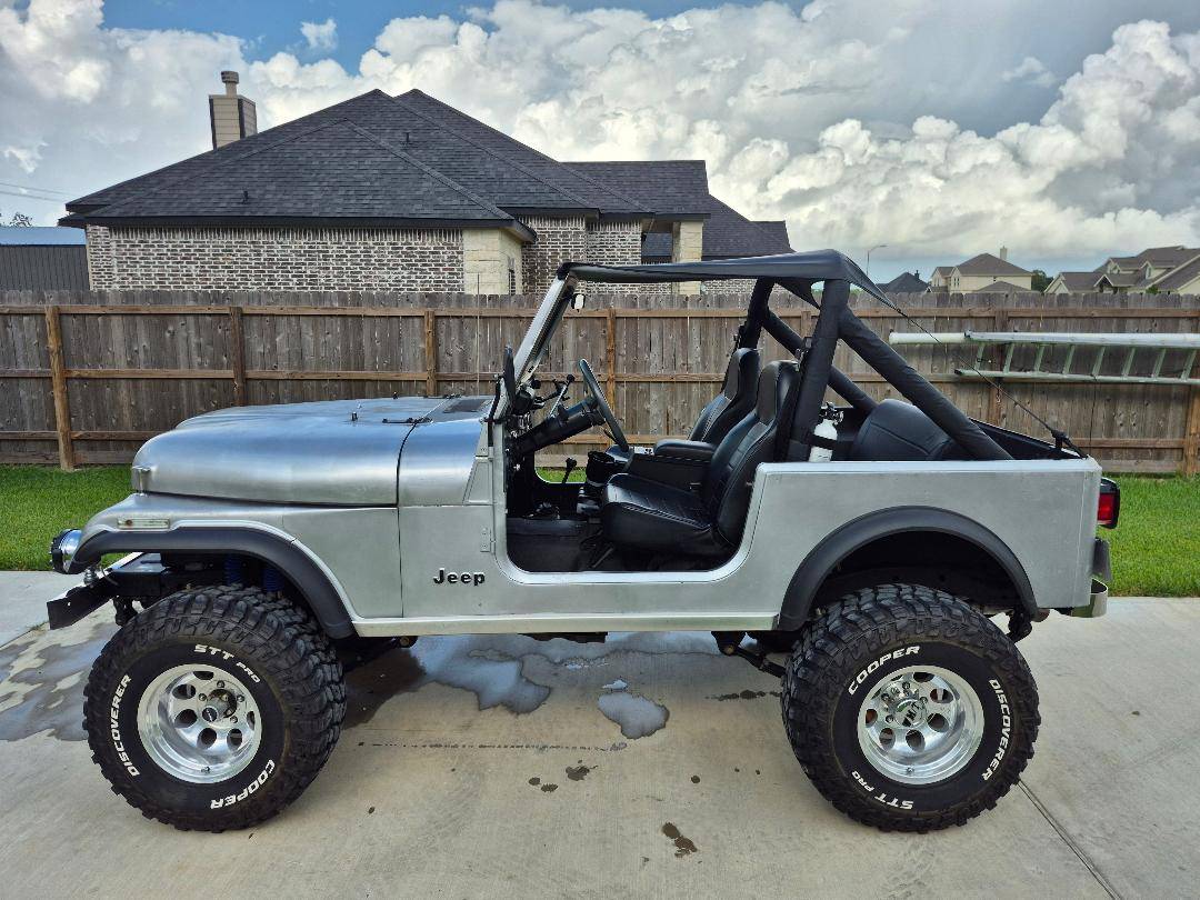 Jeep-Cj7-1982-silver