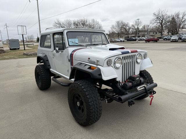 Jeep-Commando-1970-White-Black