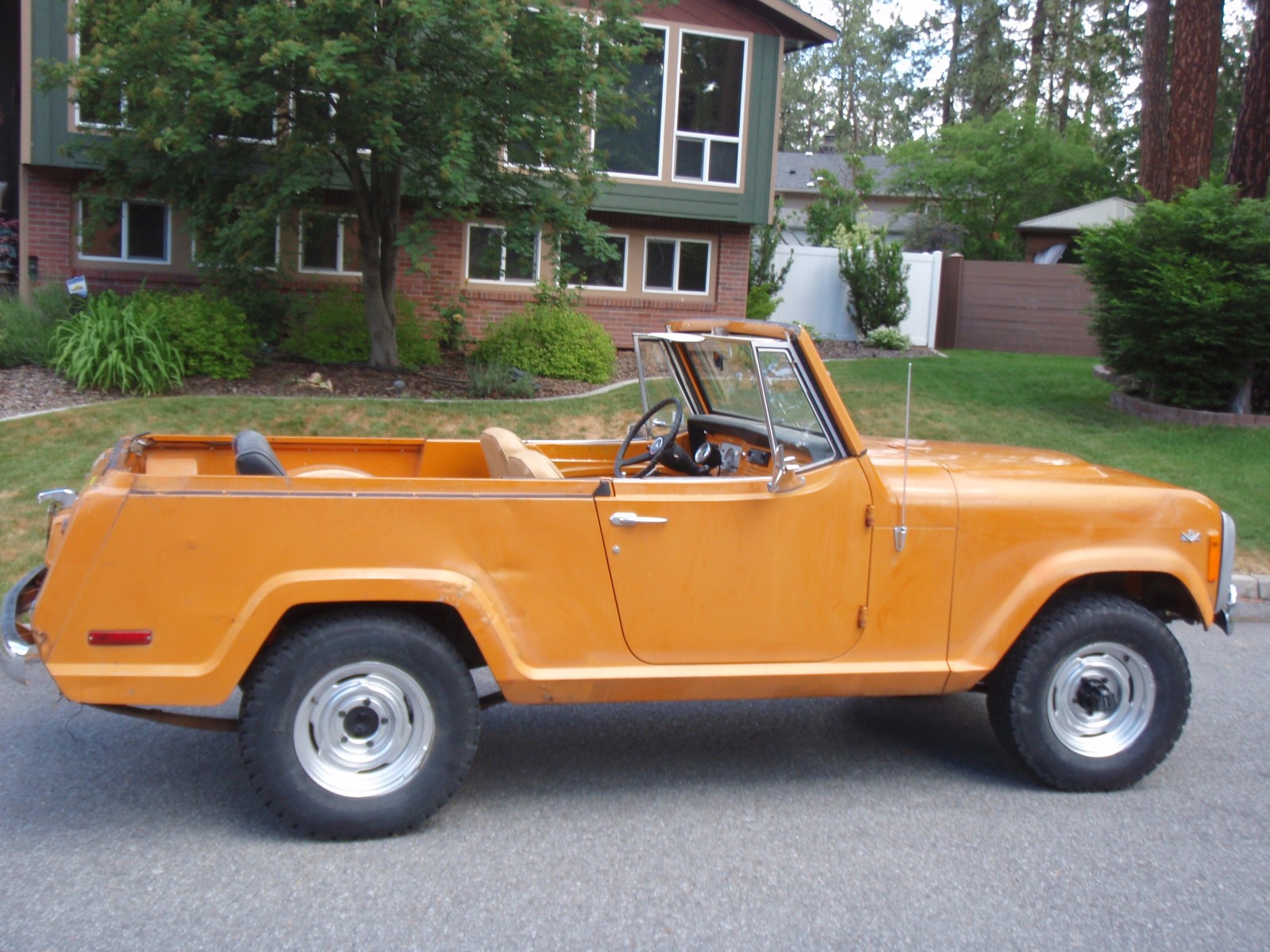 Jeep-Commando-1972-SUV-Tan