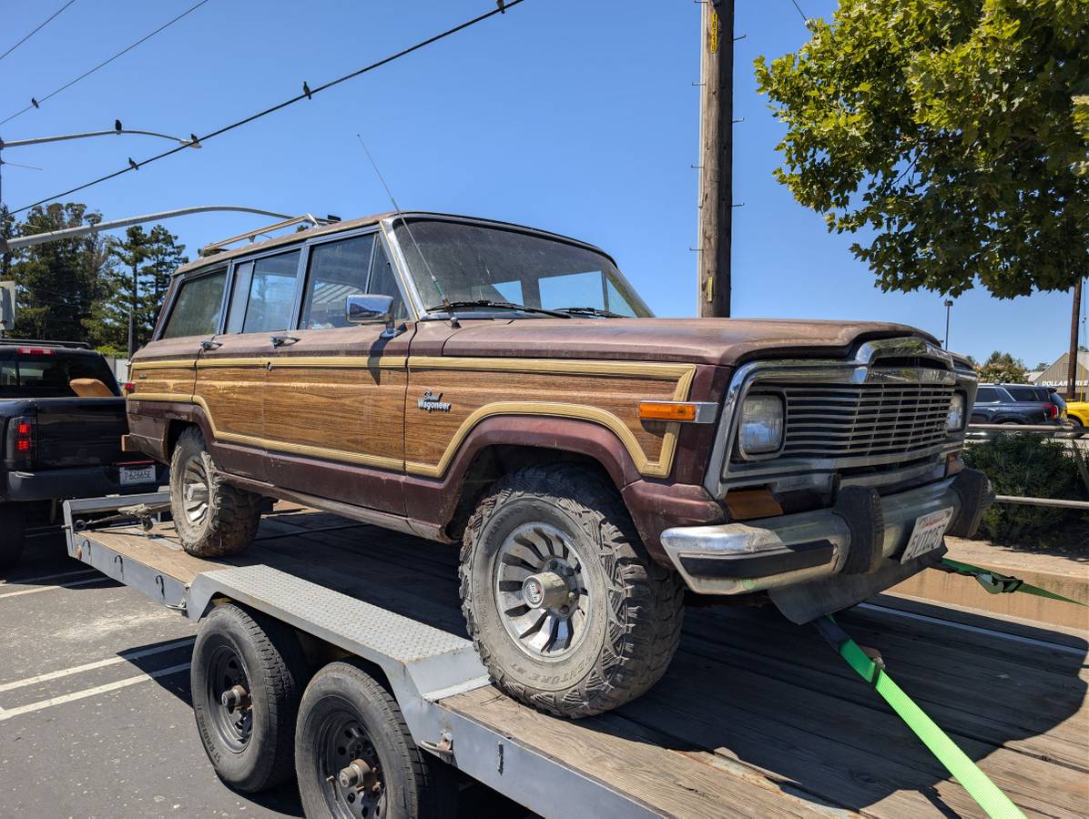 Jeep-Grand-wagoneer-1984-brown
