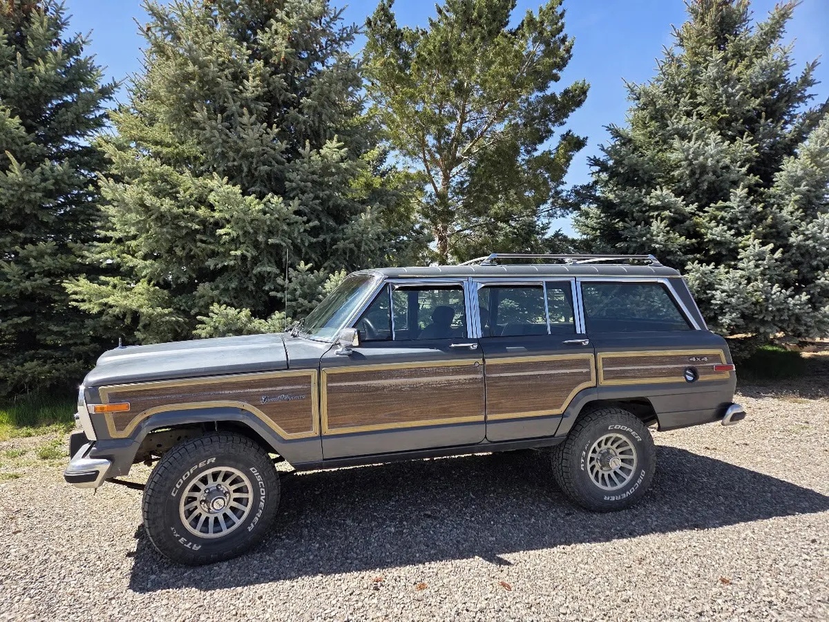 Jeep-Grand-wagoneer-1989-Gray-Maroon