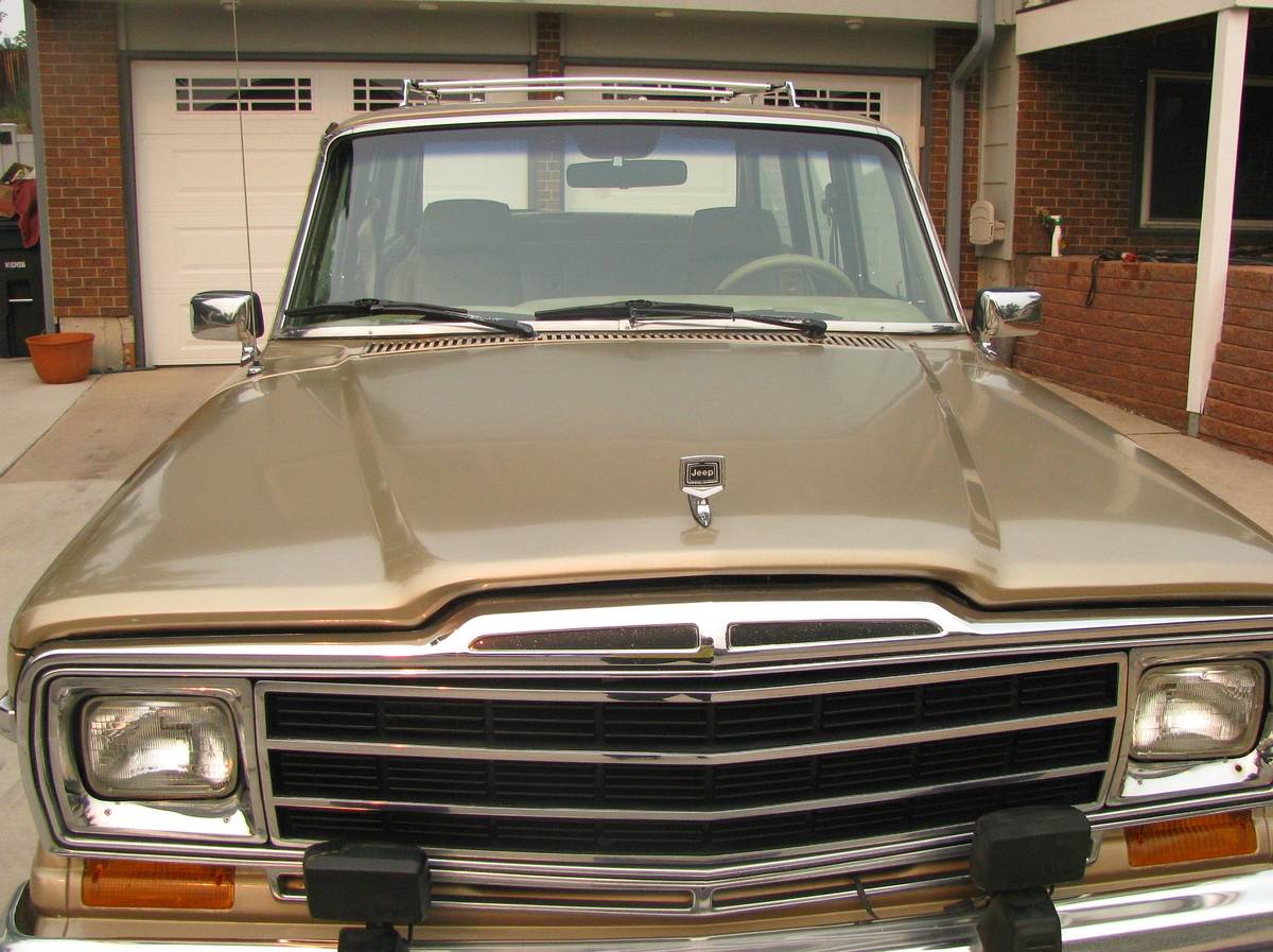 Jeep-Grand-wagoneer-4dr-4wr-1990-brown