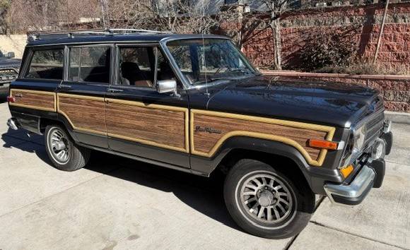 Jeep-Grand-wagoneer-base-1989-grey