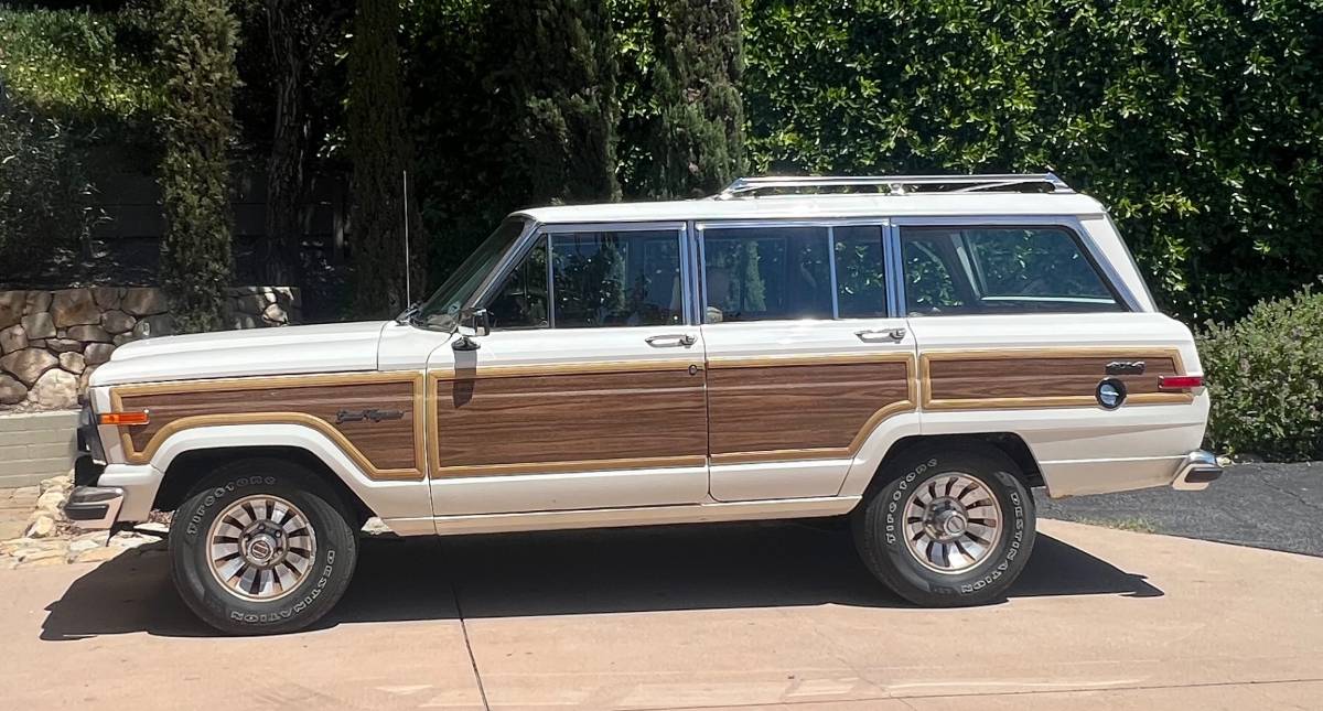 Jeep-Grand-wagoner-1987-white