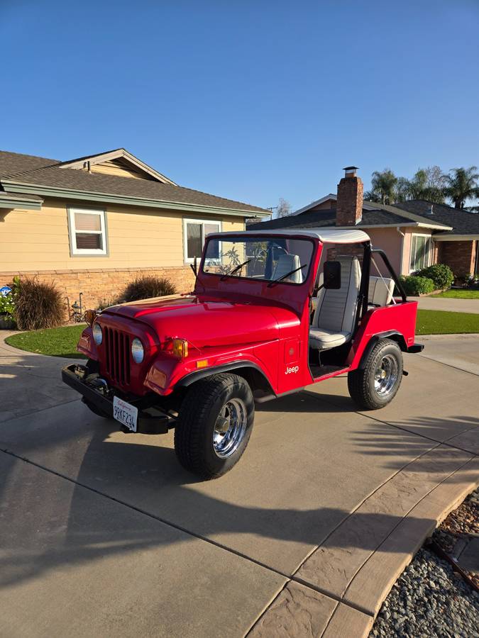 Jeep-Safari-kar-1973-red