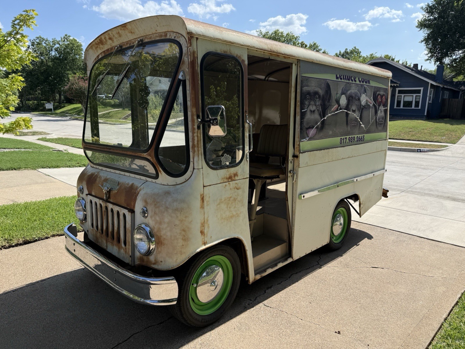 Jeep-Wrangler-1963-fleetvan-tan-with-purple-piping