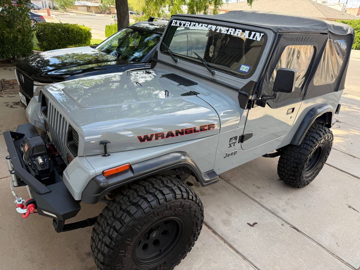 Jeep-Wrangler-1990-grey