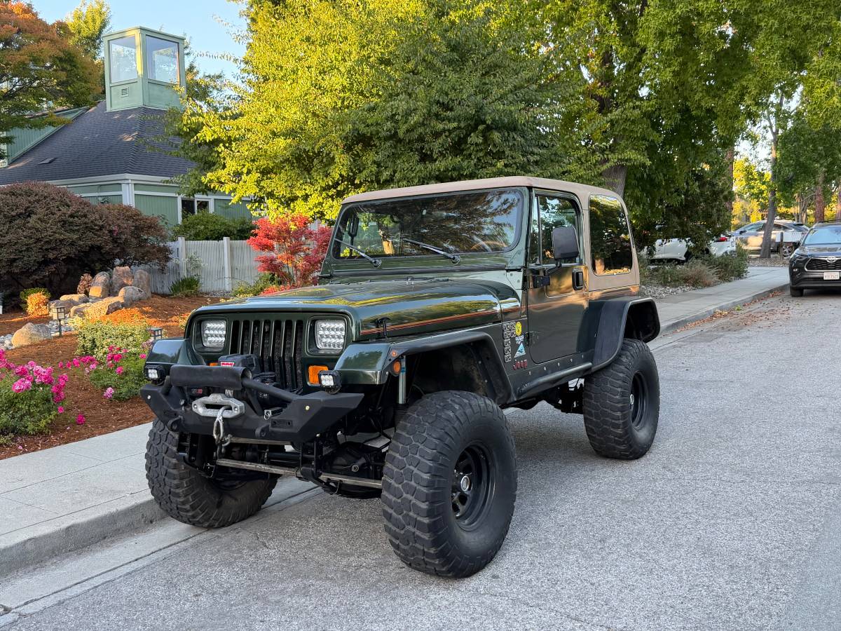 Jeep-Wrangler-sahara-1995