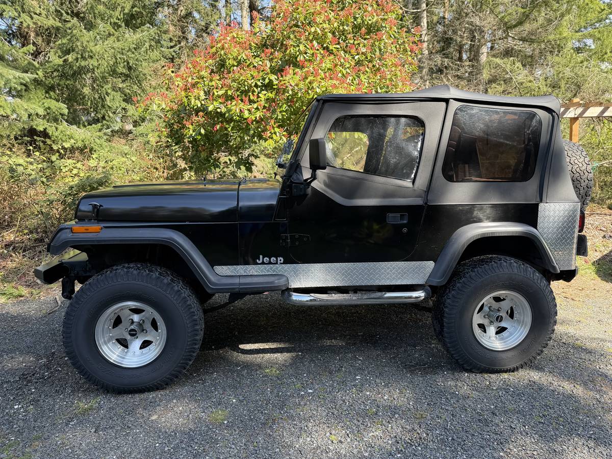Jeep-Wrangler-yj-1993-black