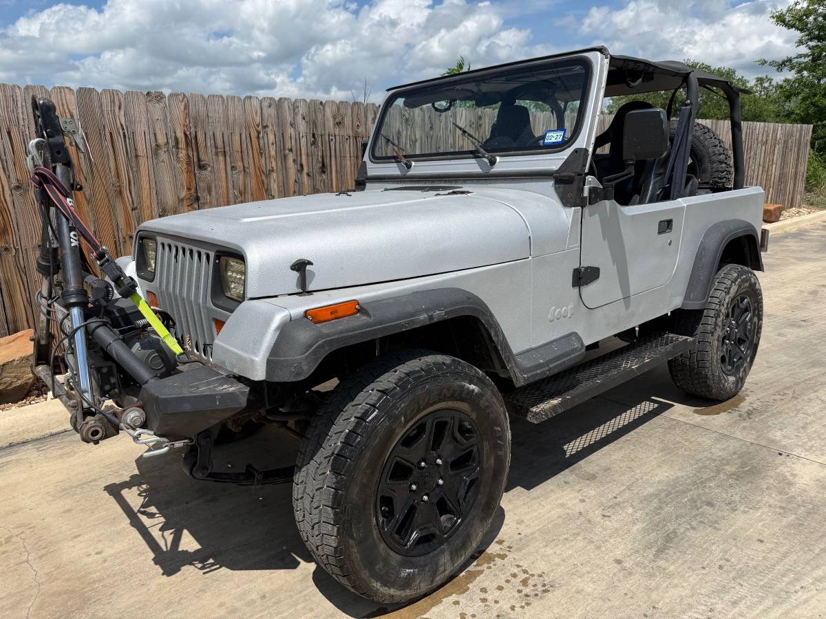 Jeep-Wrangler-yj-1994-grey