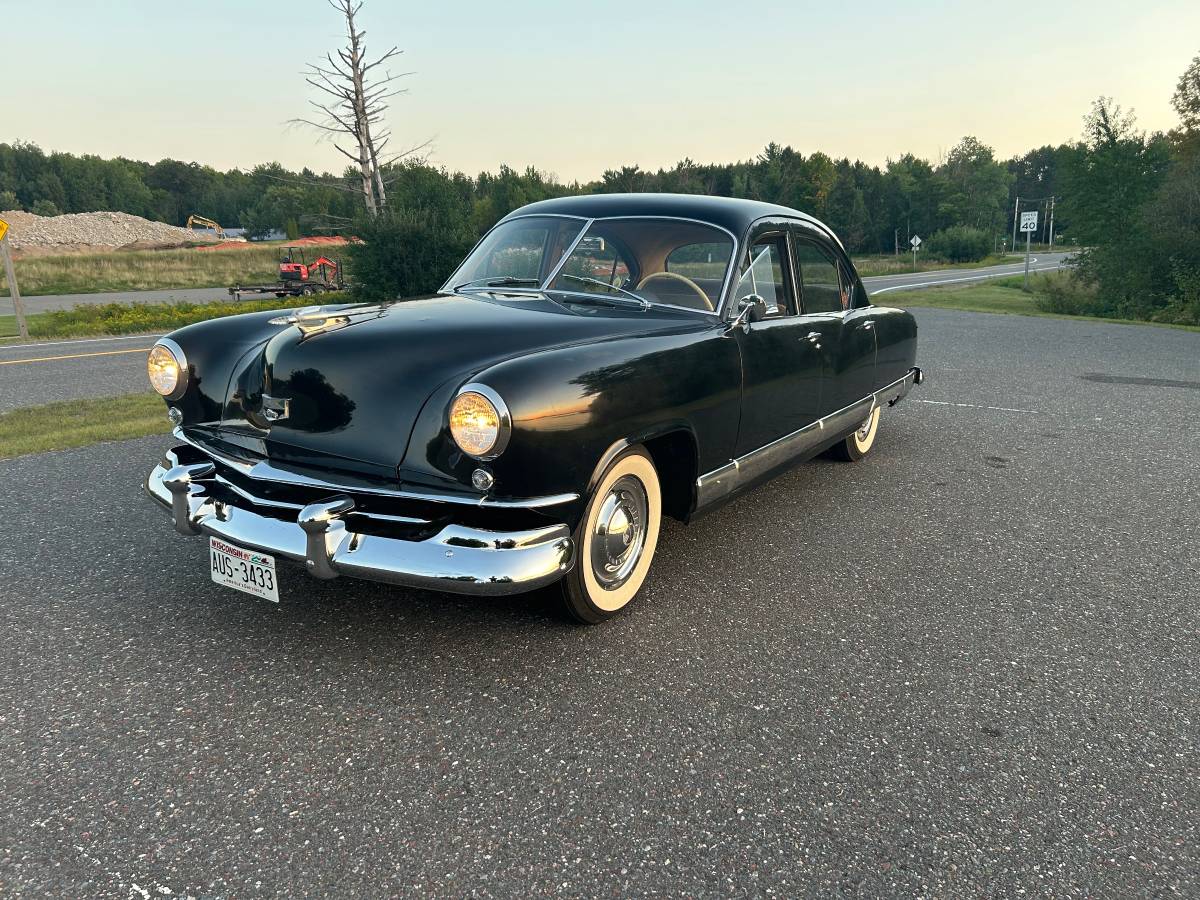 Kaiser-Deluxe-1951-black