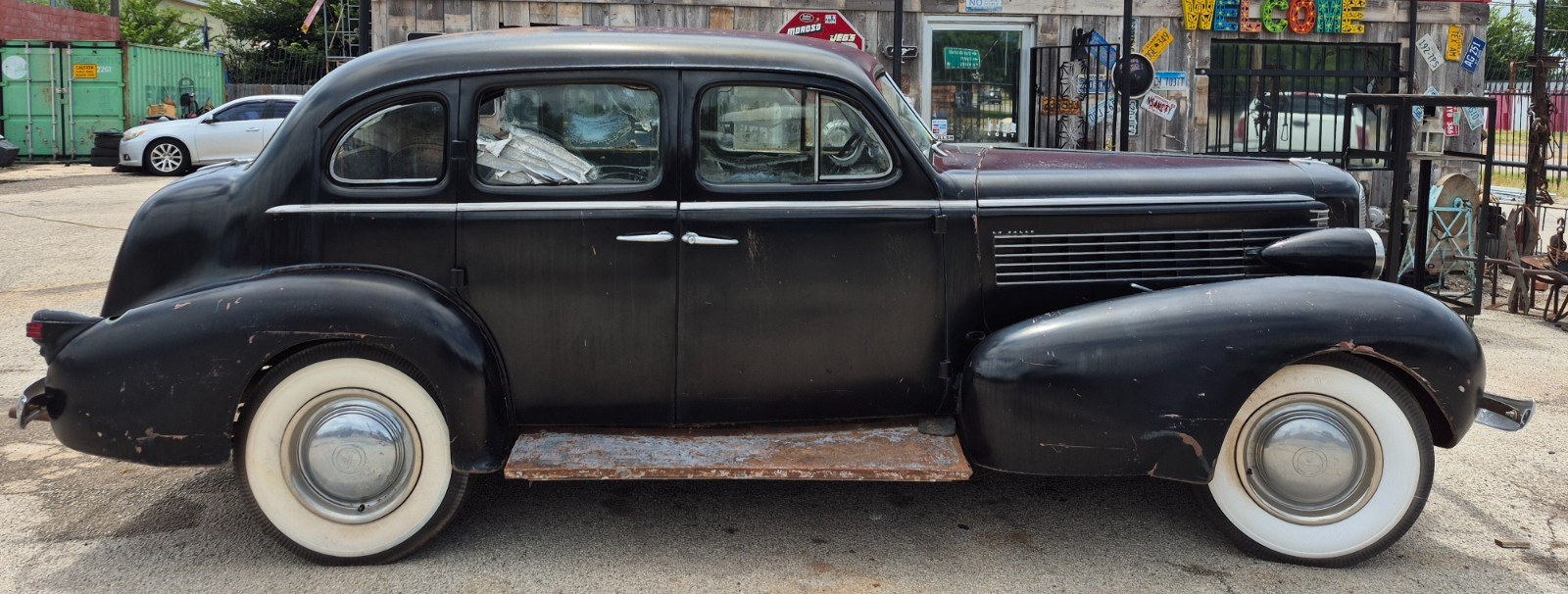 LaSalle-Sedan-1937-Sedan