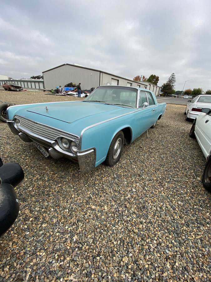 Lincoln-Continental-1961-blue