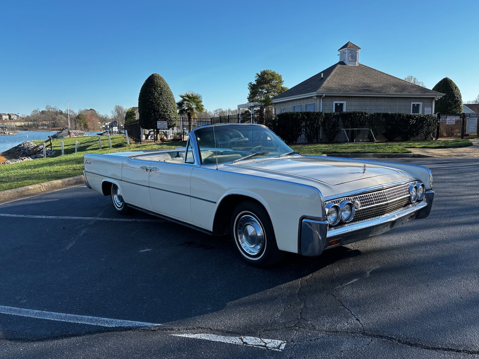 Lincoln-Continental-1963-Convertible-White