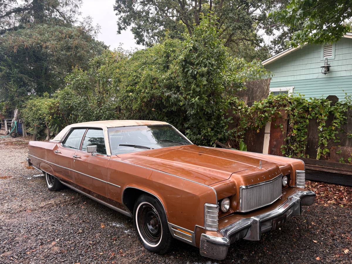 Lincoln-Continental-1974-brown