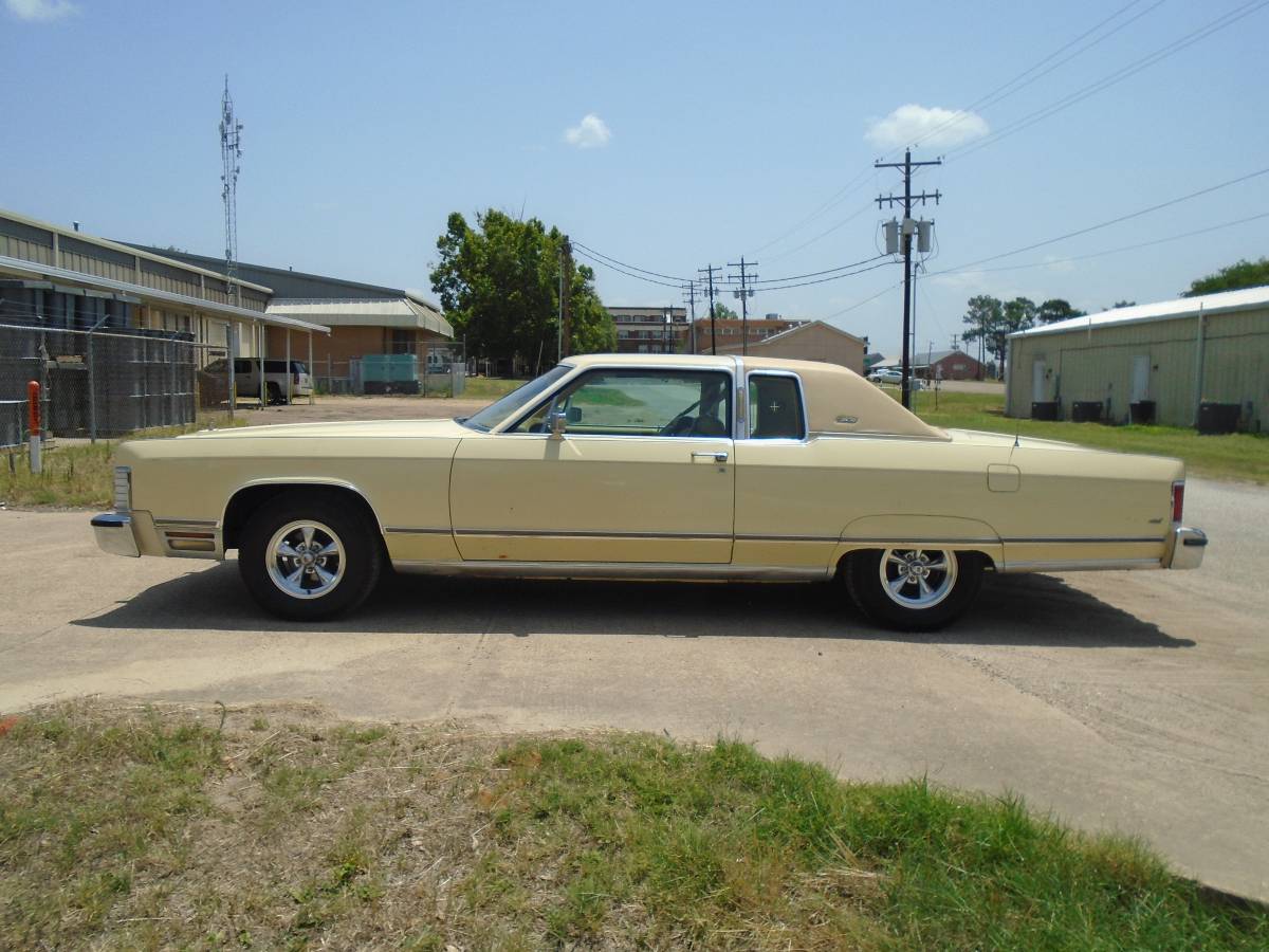 Lincoln-Continental-1976-yellow
