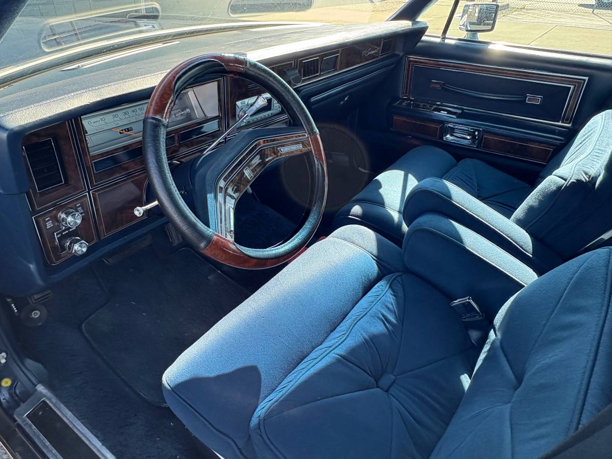 Lincoln-Continental-1979-blue Lincoln-Continental-1979-blue