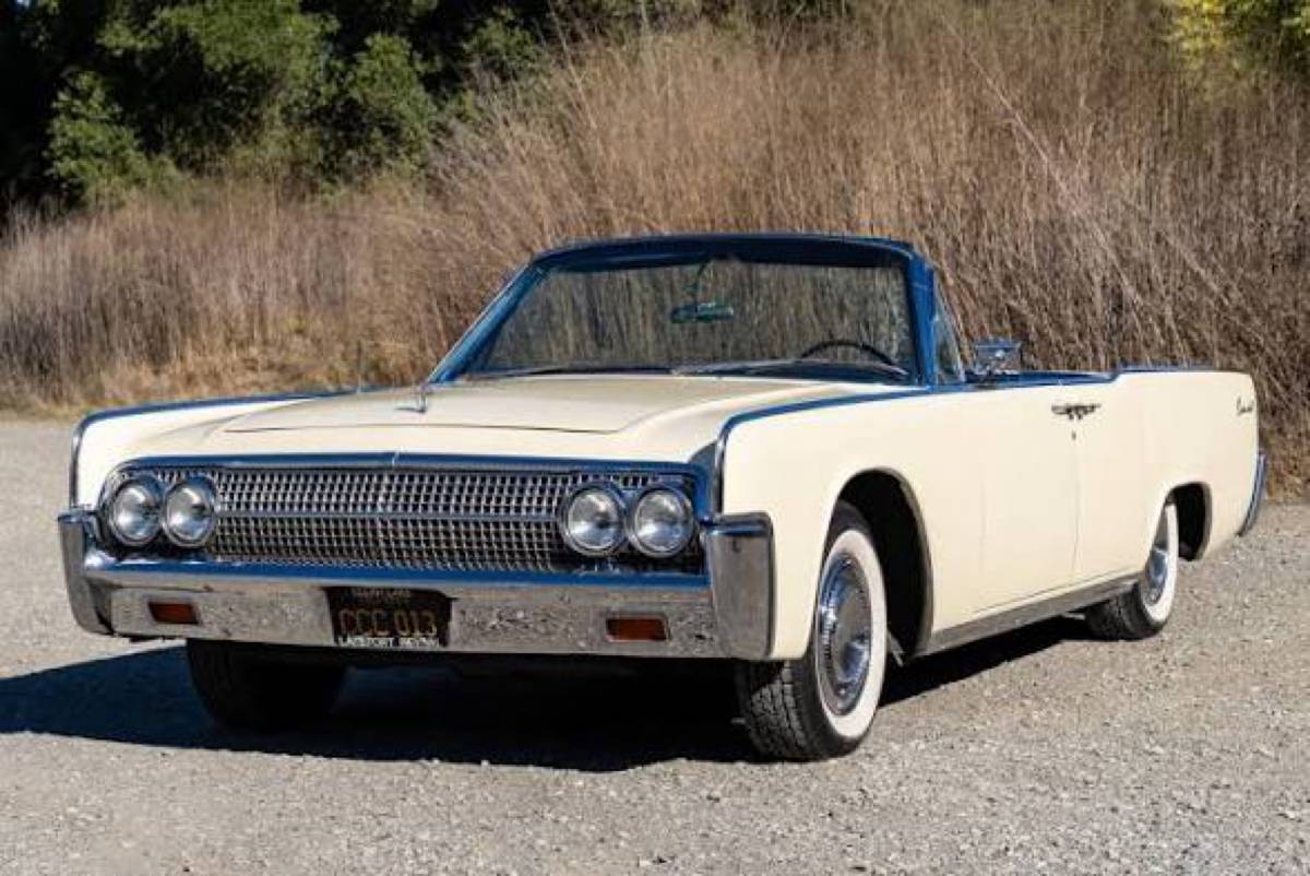 Lincoln-Continental-convertible-1963-white