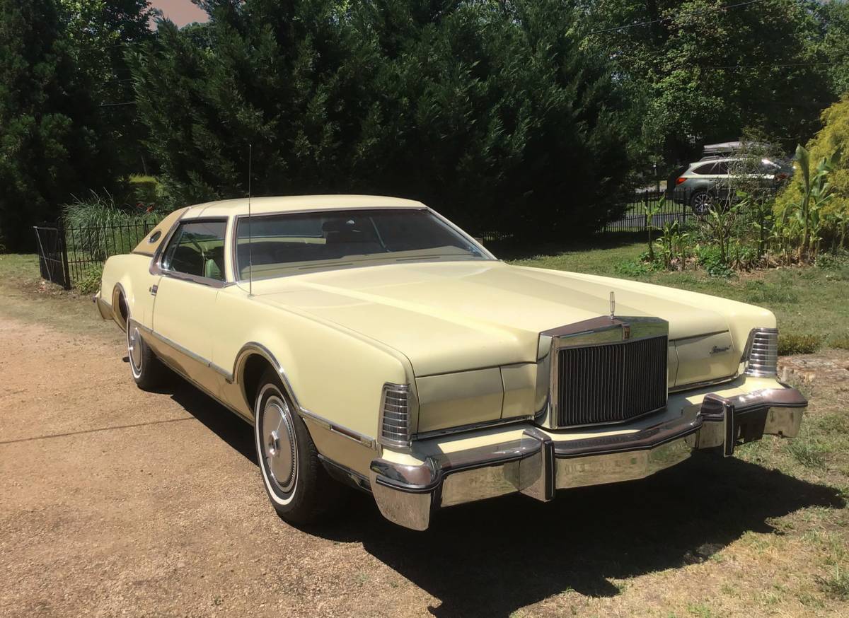 Lincoln-Mark-iv-1976-yellow