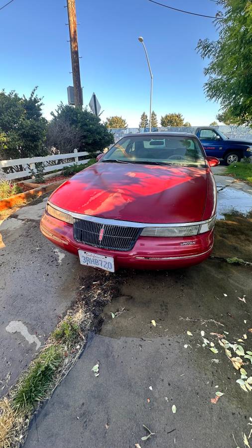 Lincoln-Mark-viii-1994-red