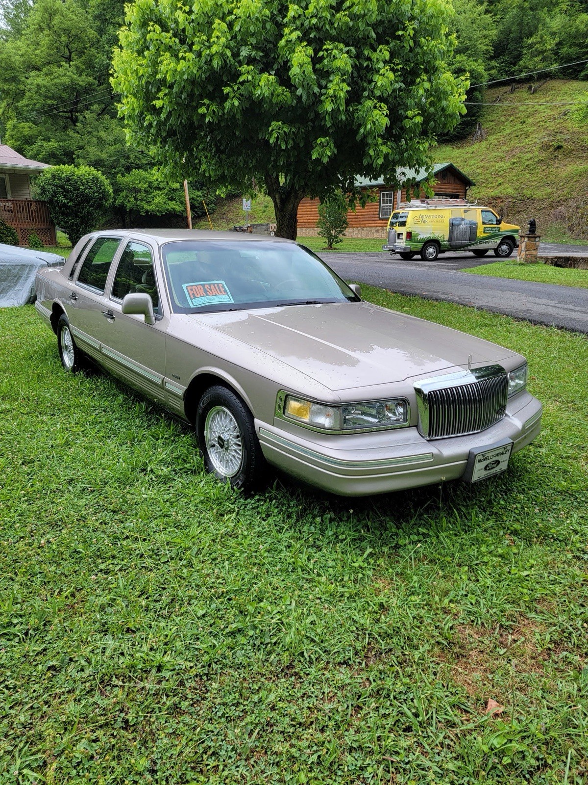 Lincoln-Town-Car-1995-Sedan-Tan