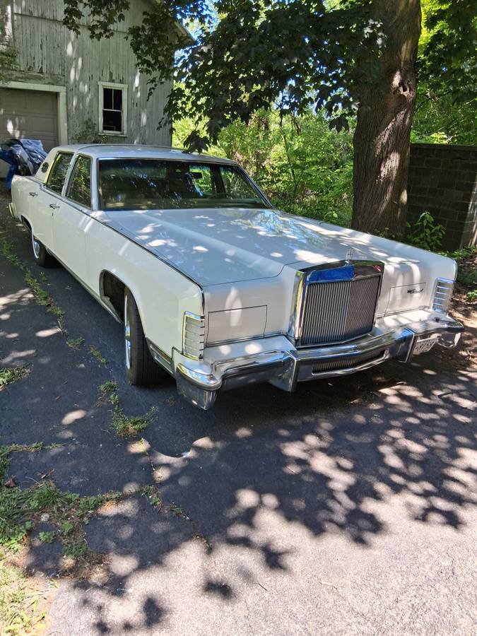 Lincoln-Town-car-1978-white