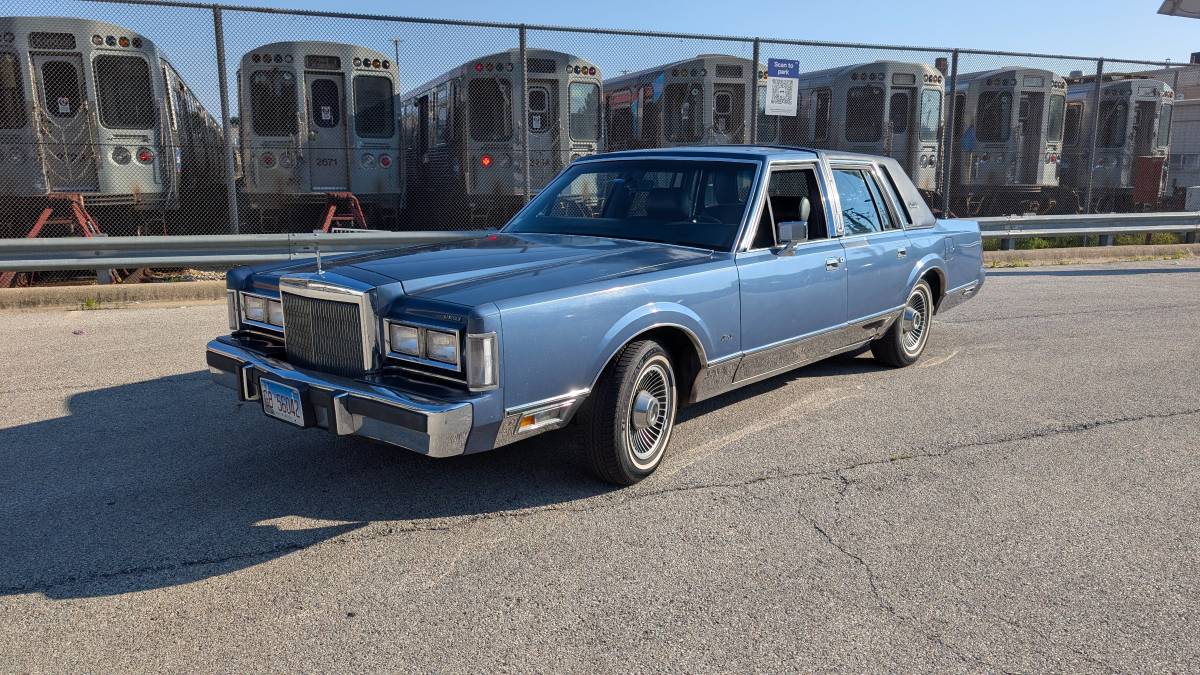 Lincoln-Town-car-1988