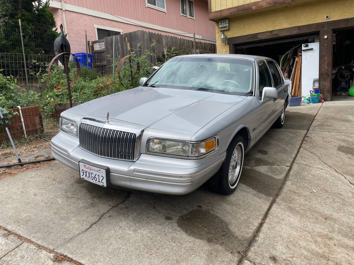 Lincoln-Town-car-1996-silver