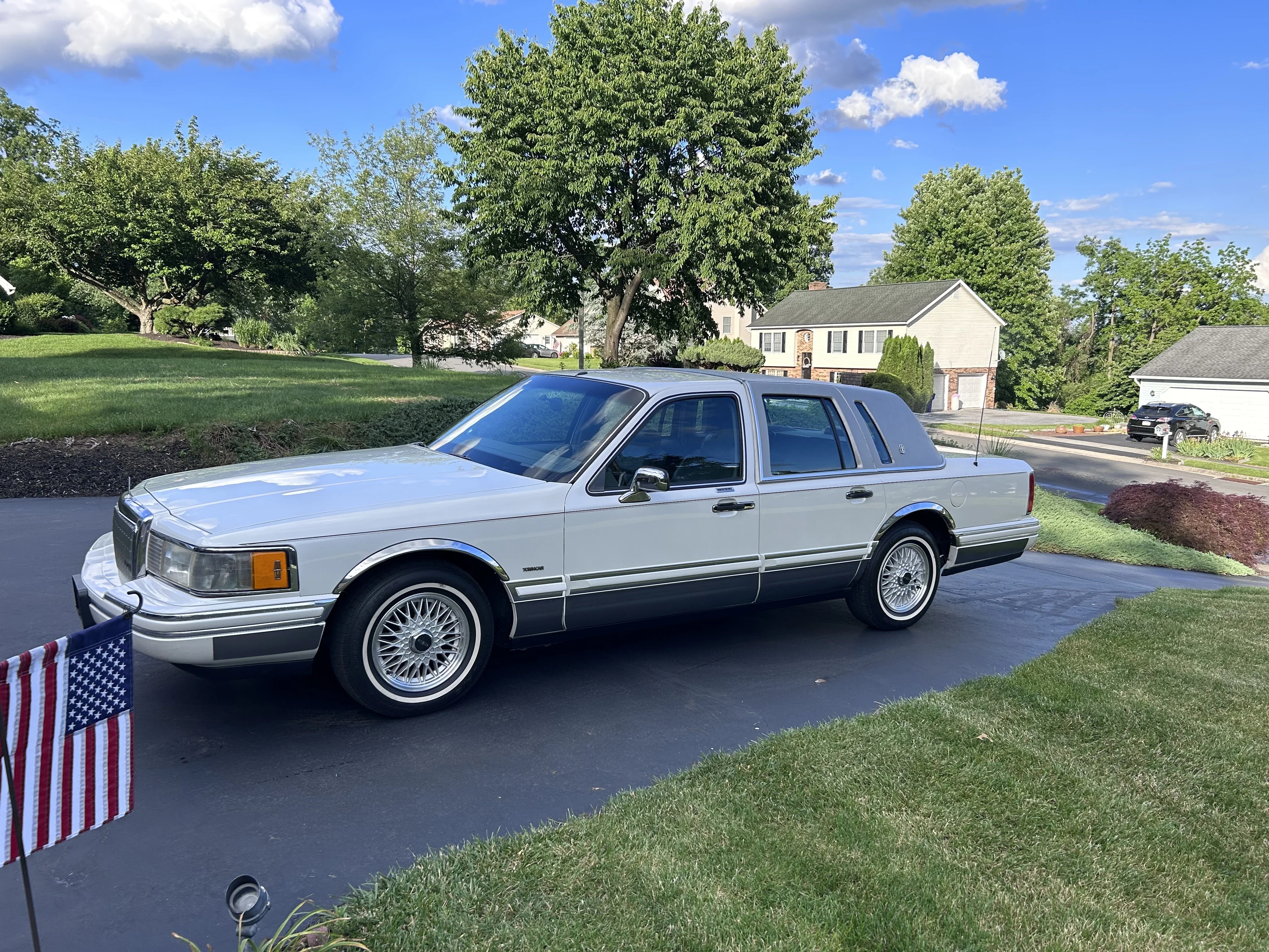 Lincoln-Town-car-cartier-1994-Off-White-Gray