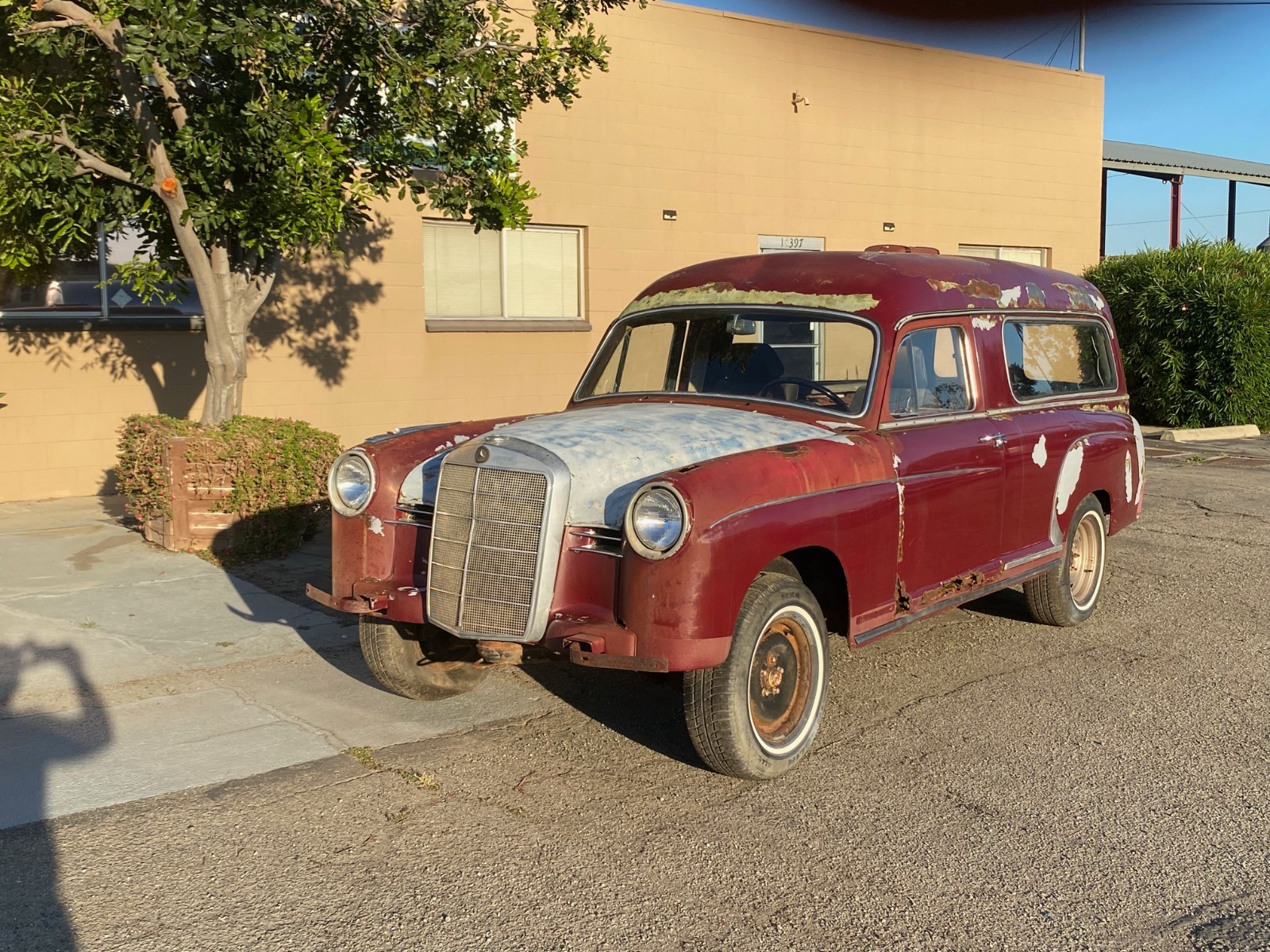 MERCEDES-BENZ-AMBULANCE-1956-Ambulance-Burgundy