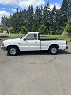 Mazda-B2000-pick-up-truck-1987-white