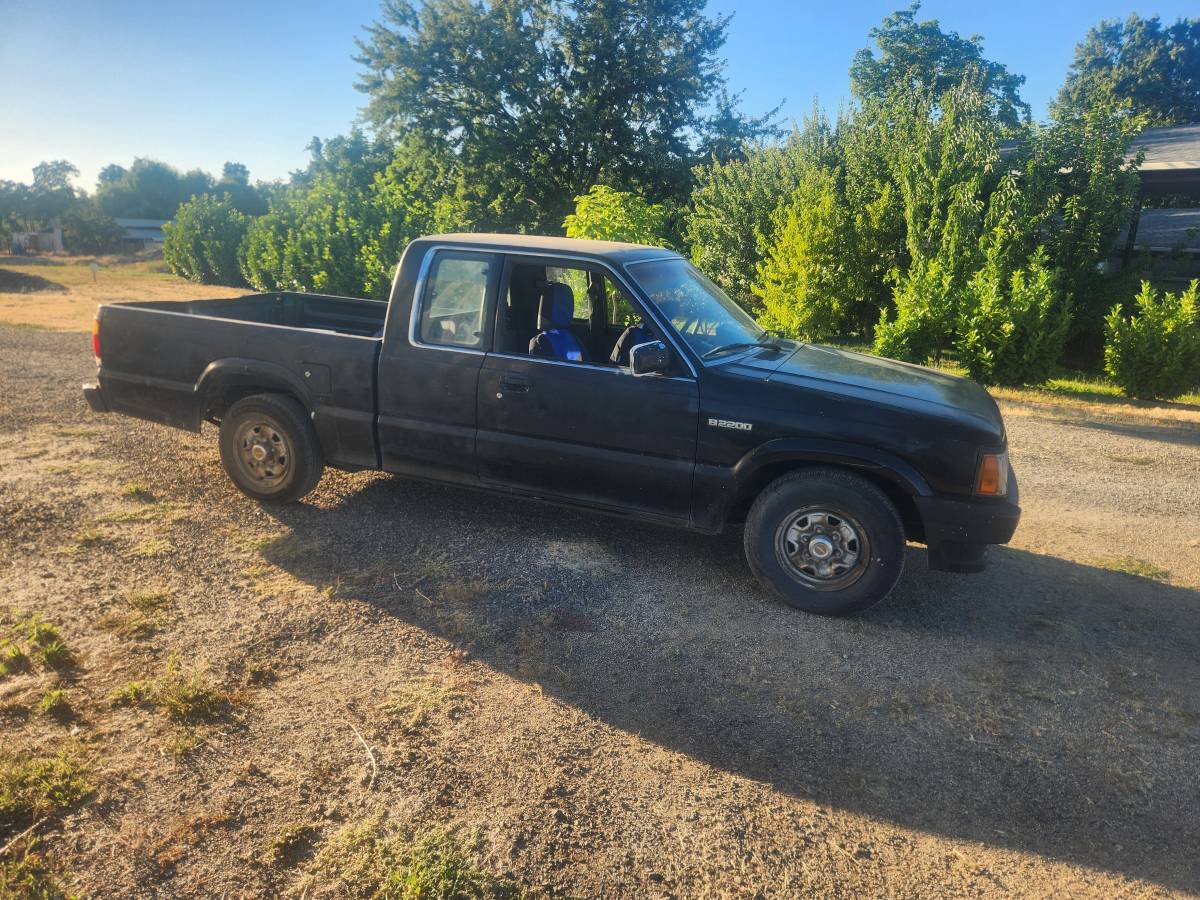 Mazda-B2200-1990-black