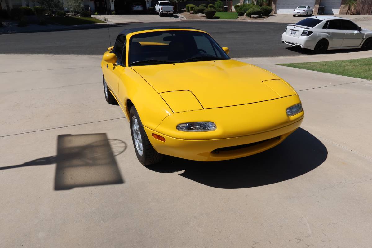 Mazda-Mx-5-miata-1992-yellow