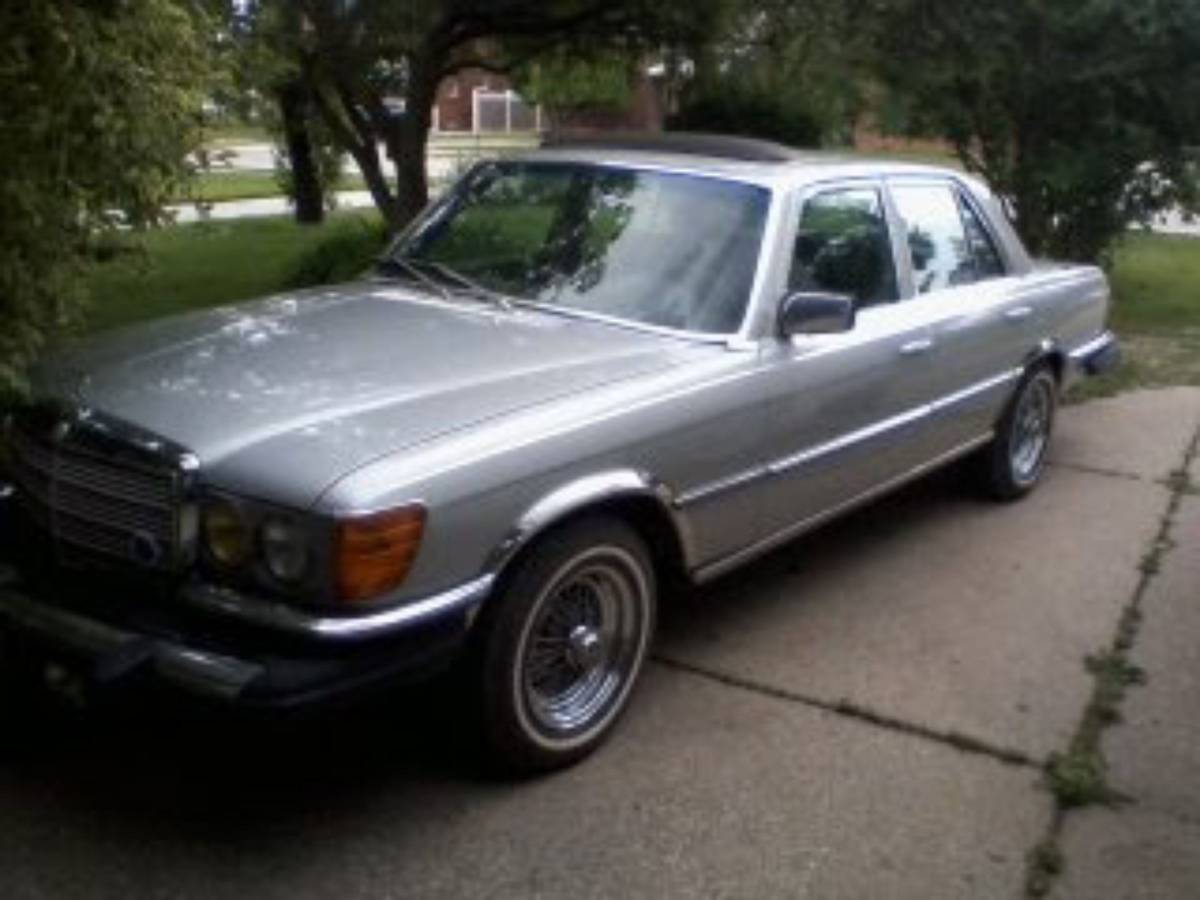 Mercedes-1978-silver
