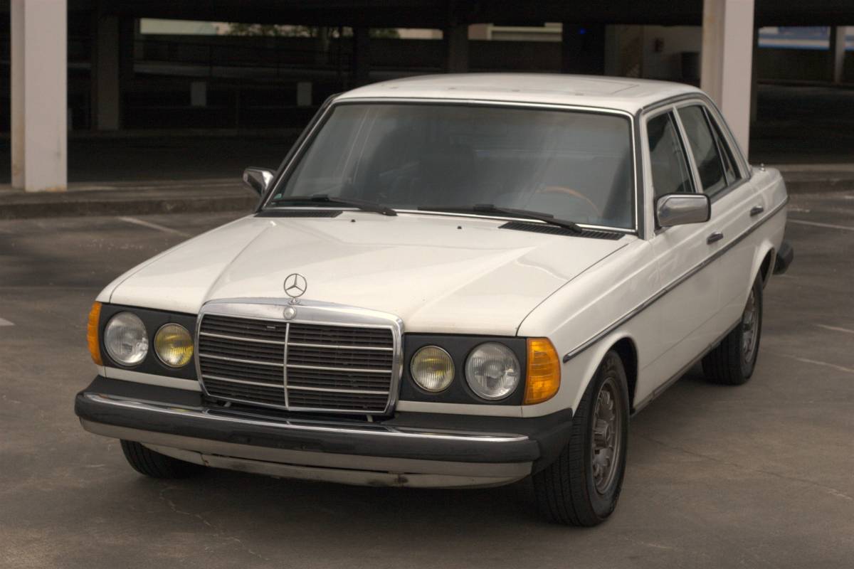 Mercedes-1983-white