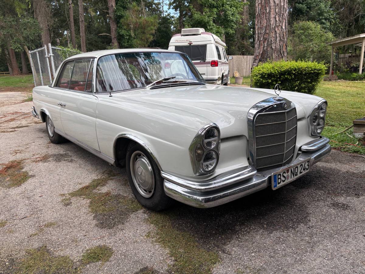 Mercedes-220-1965-white