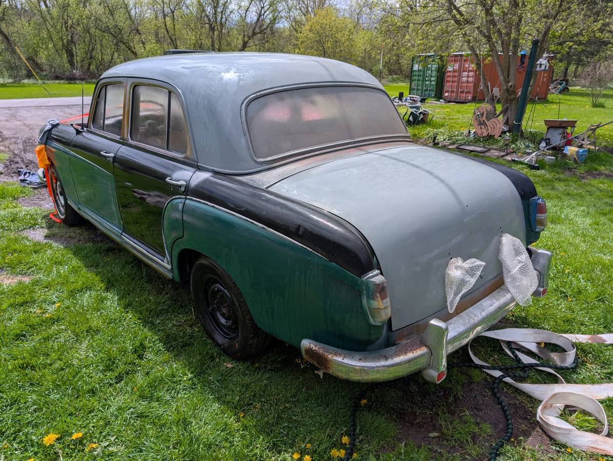 Mercedes-220s-1957-grey