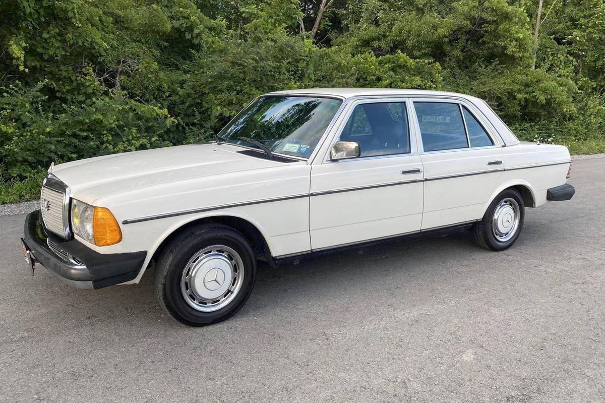 Mercedes-240-d-1982-white