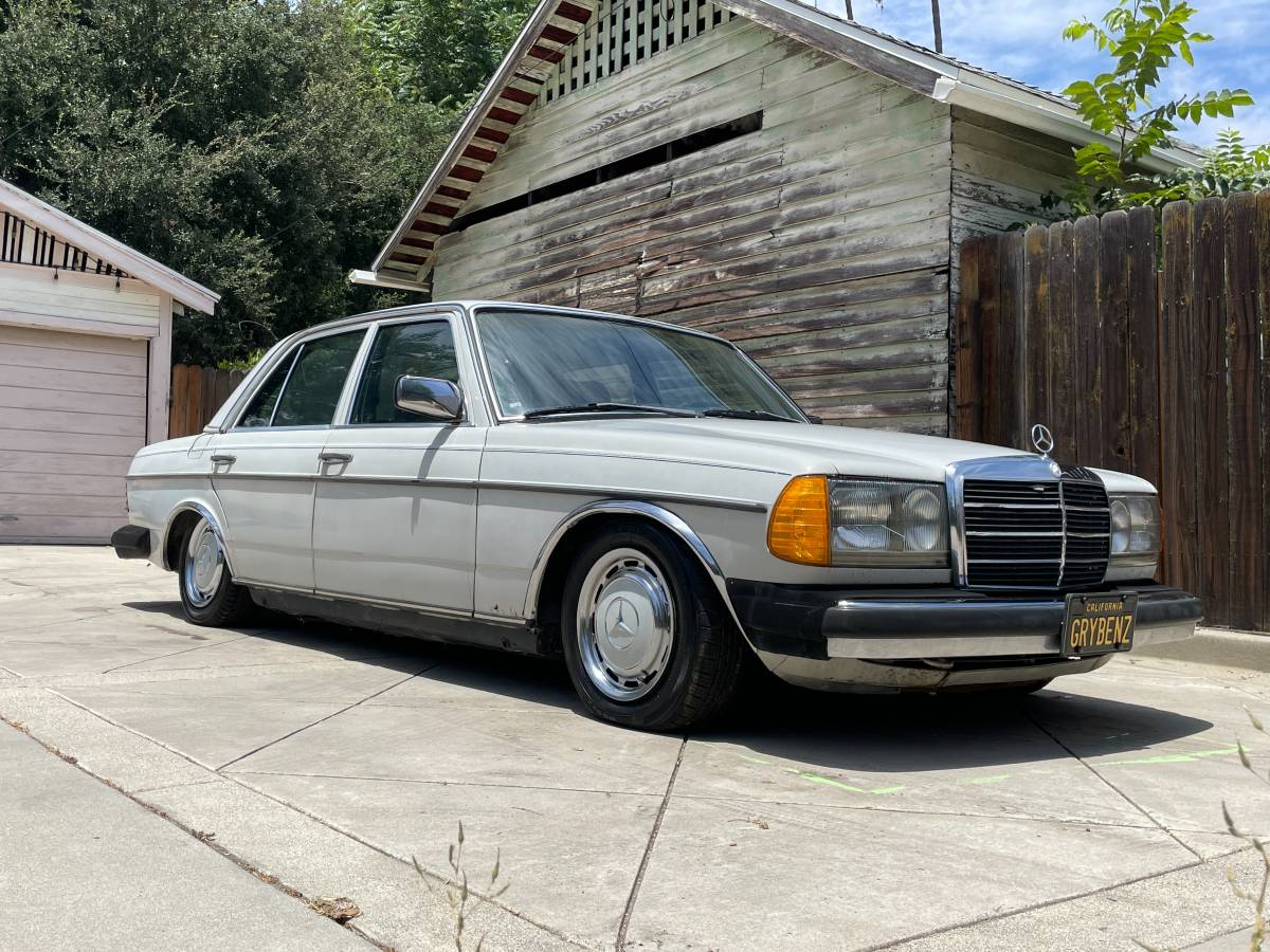 Mercedes-240d-1977-grey