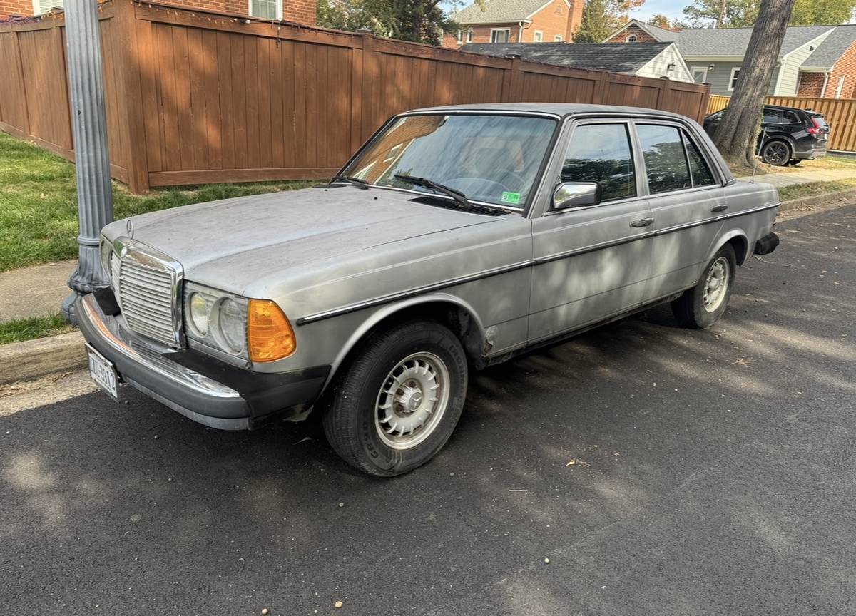 Mercedes-300d-turbo-1983-silver