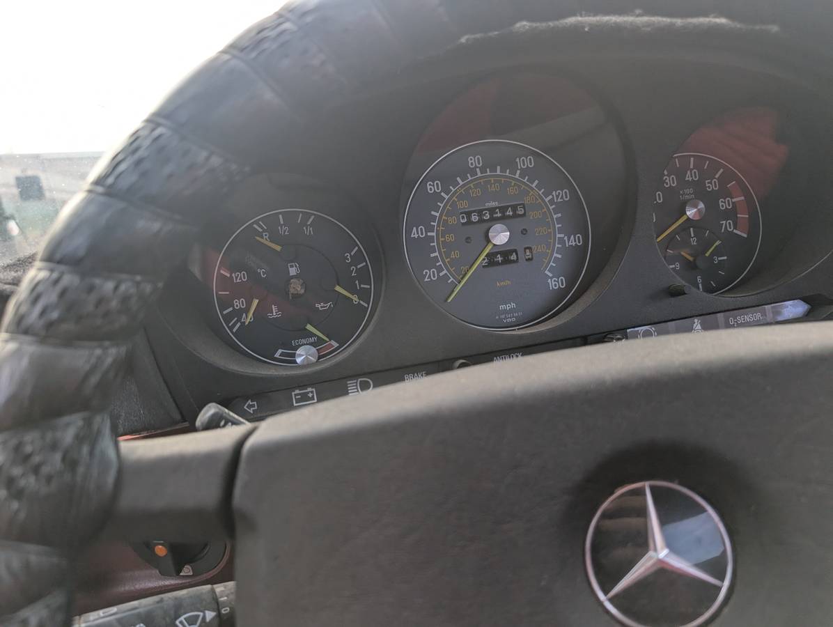 Mercedes-380-sl-1985