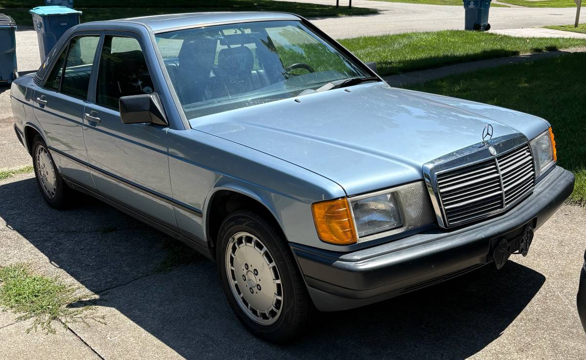 Mercedes-benz-190-series-1988-blue