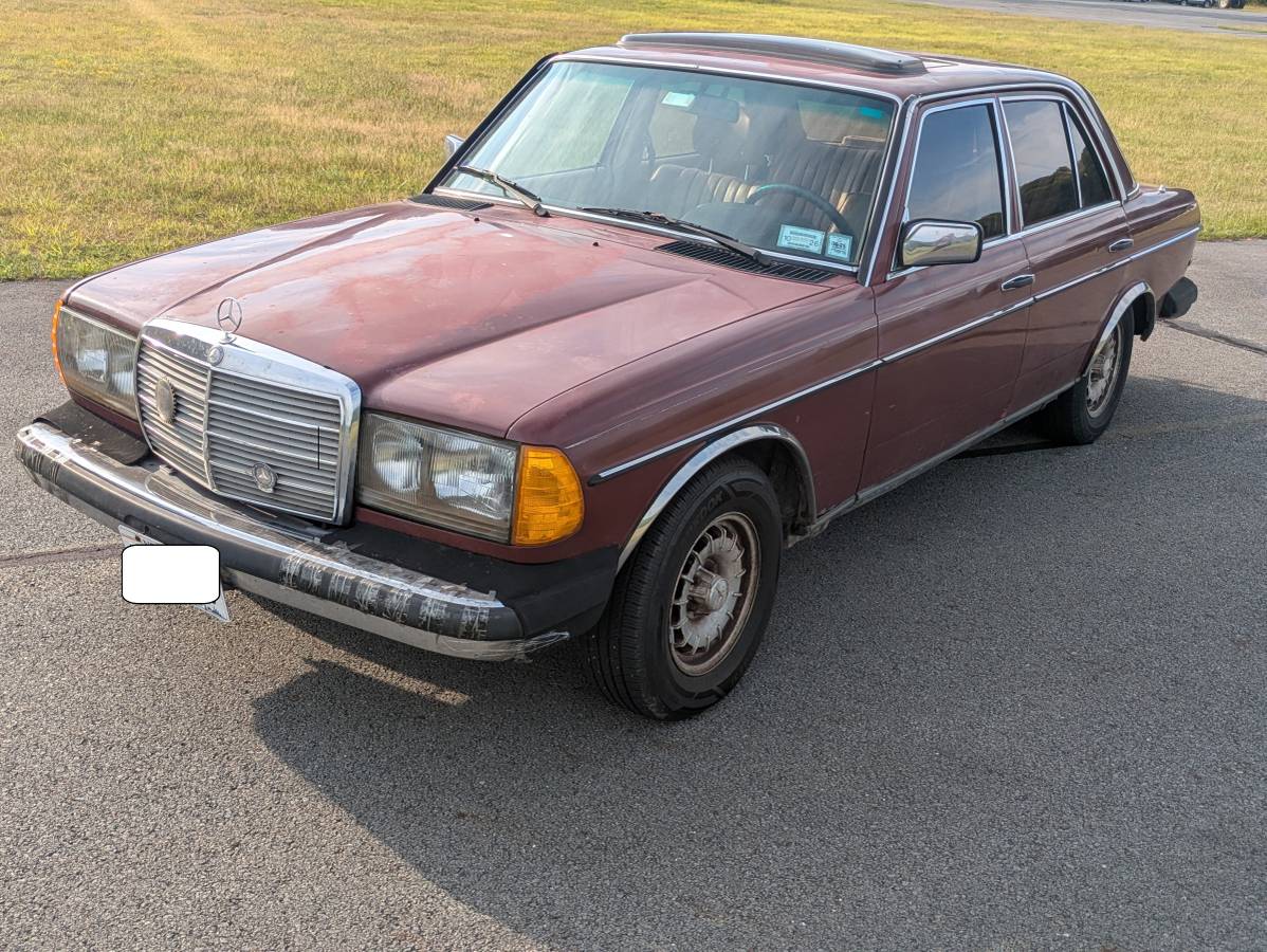 Mercedes-benz-240-d-1983-red