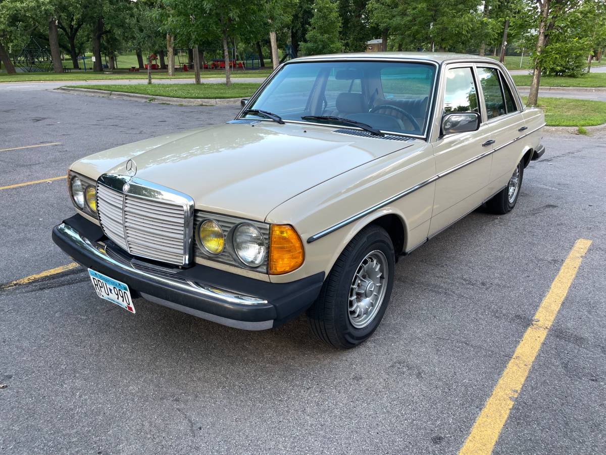 Mercedes-benz-240d-1982