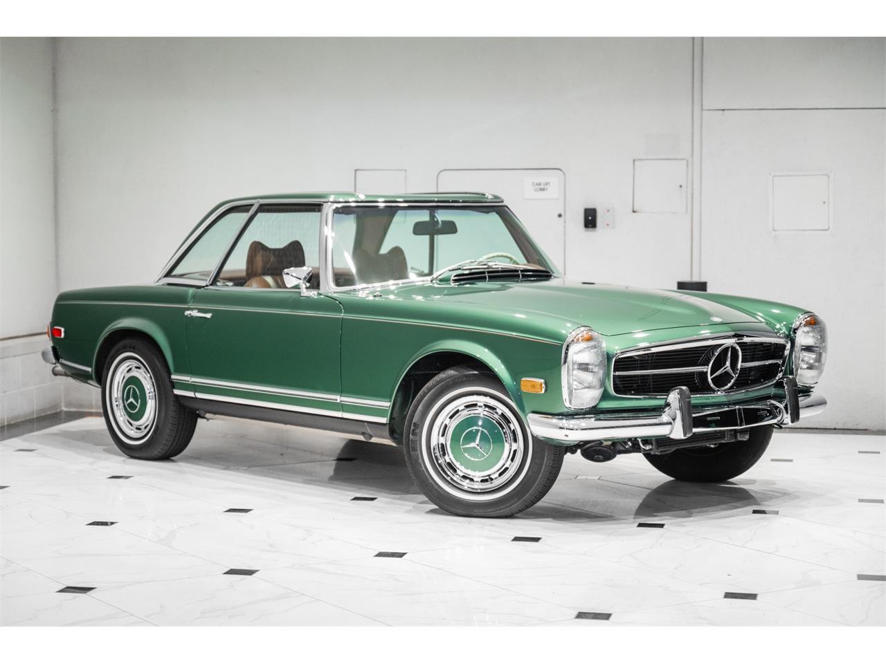 Mercedes-benz-280-sl-pagoda-1971-Moss-Green-Cognac