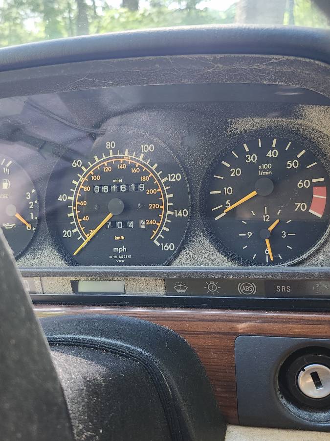 Mercedes-benz-300-1988-white