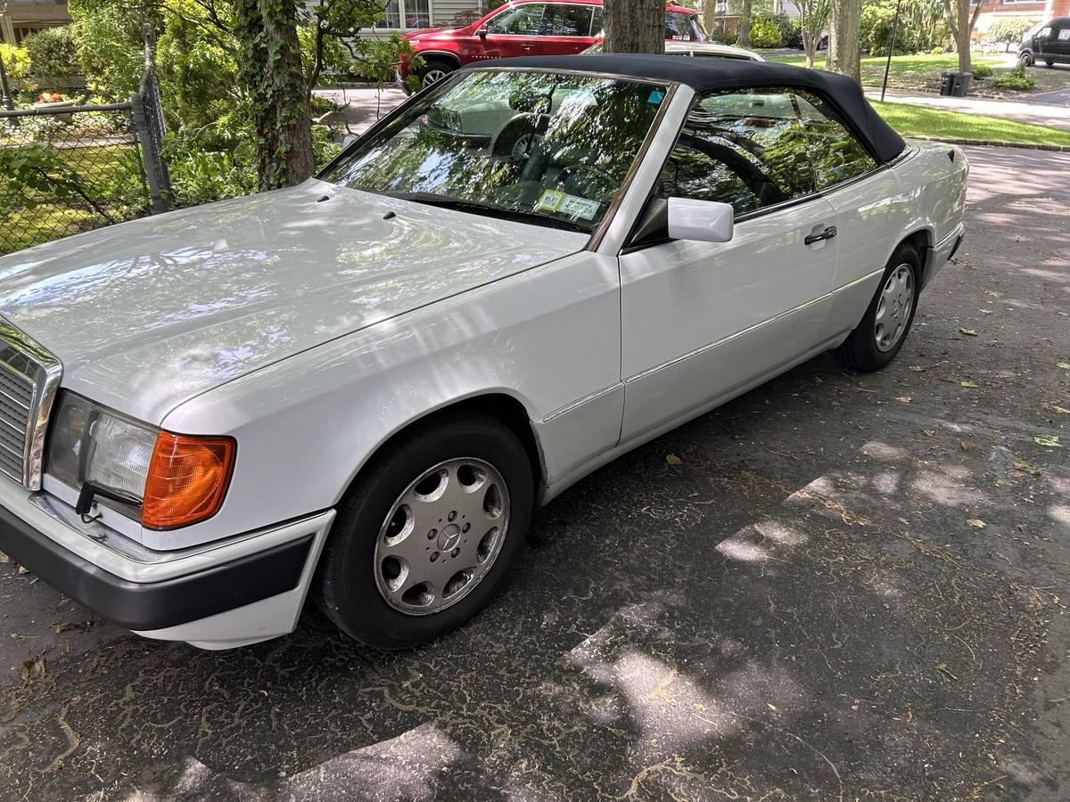 Mercedes-benz-300-1993-white