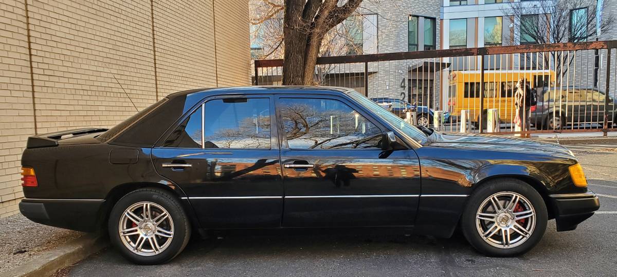 Mercedes-benz-300-300e-4matic-1992-black